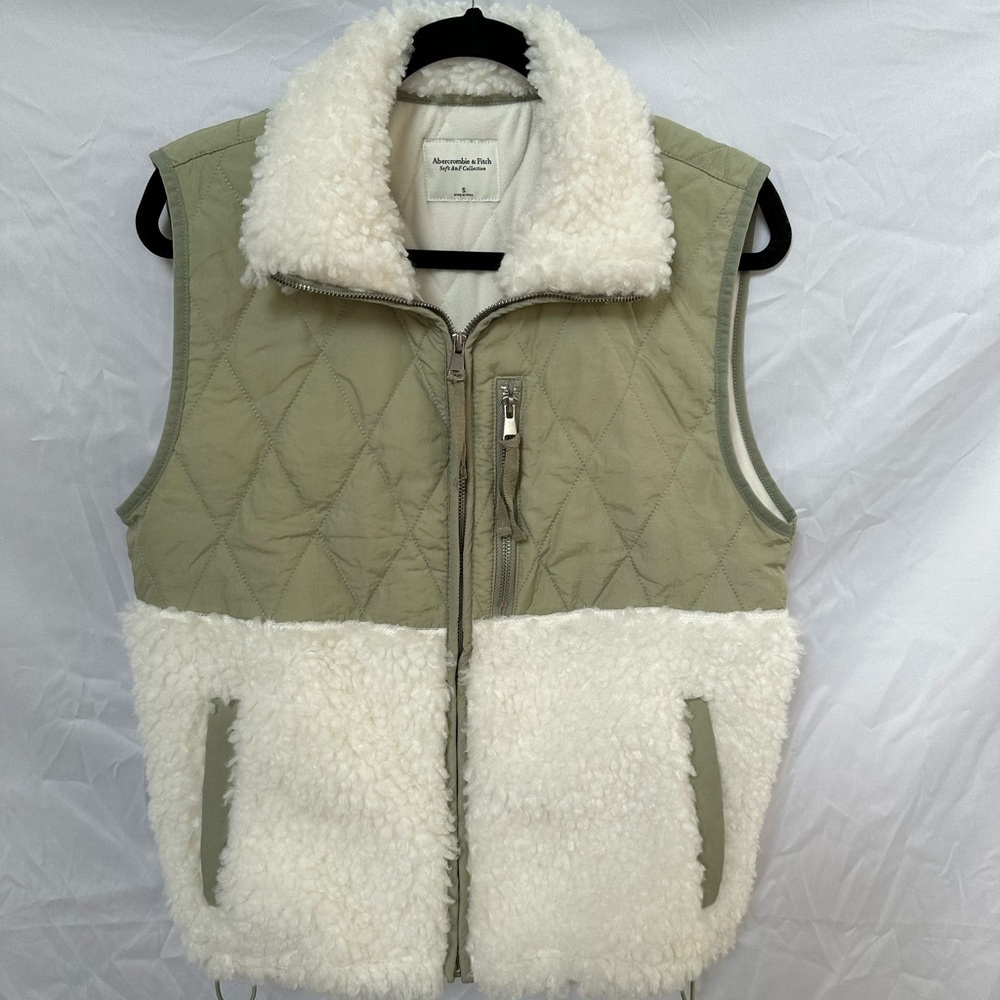 Abercrombie & Fitch Soft Olive sherpa Womens Size SMALL Vest Athleisure